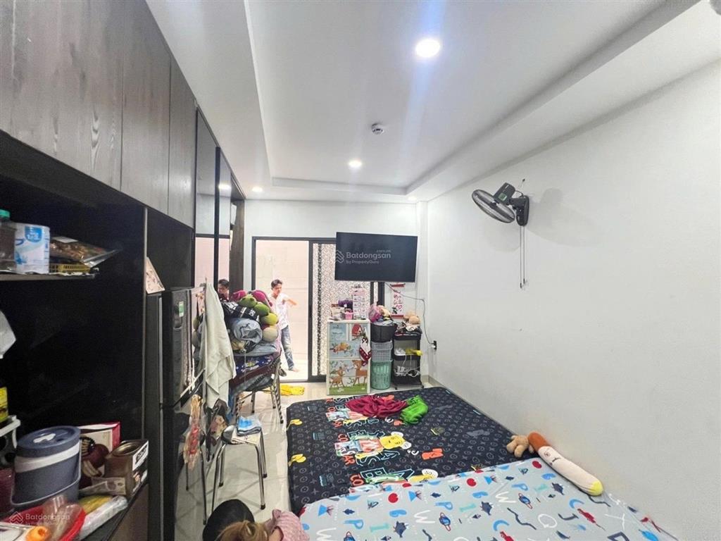 79 sơn hưng.
8,28 tỷ sở hữu nhà 2 tầng trên 65,8 m2 ngang đẹp, mặt tiền phố khu chợ bà hoa