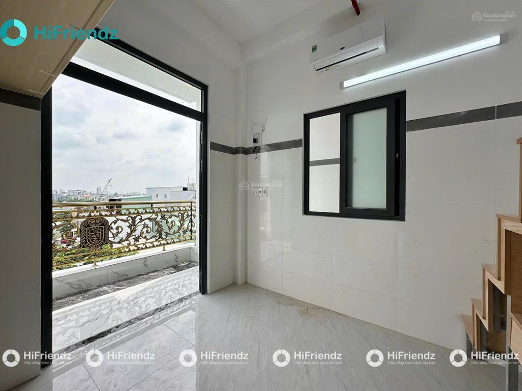 Cho thuê căn hộ duplex đi bộ qua đh văn lang ban công full nội thất