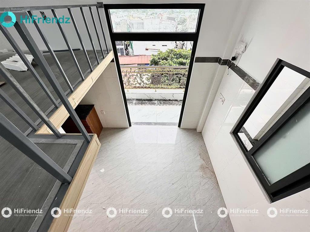 Cho thuê căn hộ duplex đi bộ qua đh văn lang ban công full nội thất