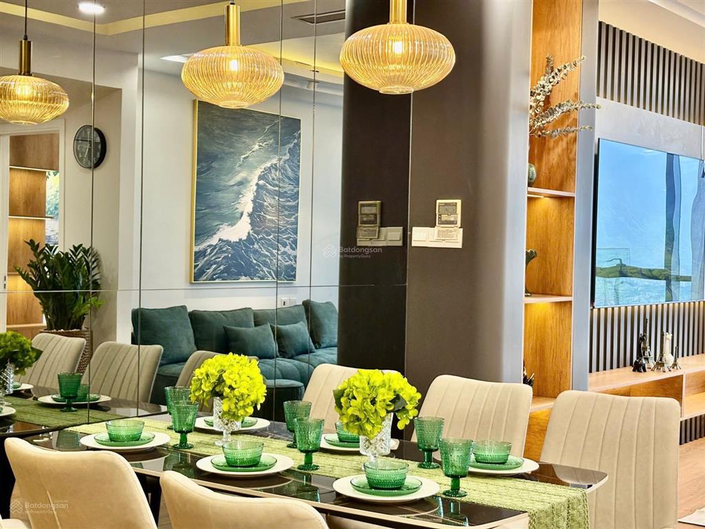 Chính chủ bán ch 2 ngủ, dt 97m2, golden land 275 nguyễn trãi, tầng đẹp, full đồ, sổ đỏ, giá 8,5 tỷ