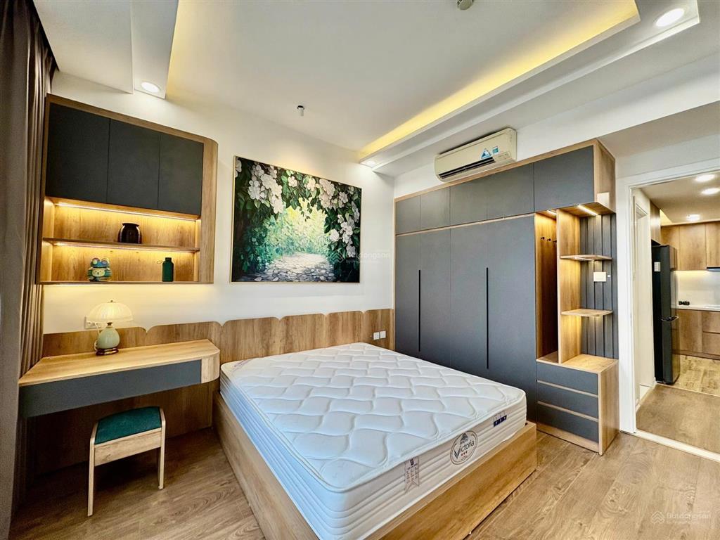 Chính chủ bán ch 2 ngủ, dt 97m2, golden land 275 nguyễn trãi, tầng đẹp, full đồ, sổ đỏ, giá 8,5 tỷ