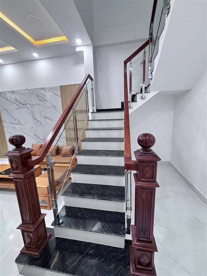 NHÀ MỚI TÂN XUÂN 1 - HÓC MÔN: VỊ TRÍ VÀNG, 3PN, HƯỚNG ĐÔNG NAM, SỔ HỒNG GIÁ 4.5 TỶ