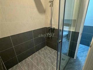 Cho thuê phòng trong khuôn viên địa chỉ nhà 136 Nguyễn Đình Chiểu Quận 3. có 2 phòng