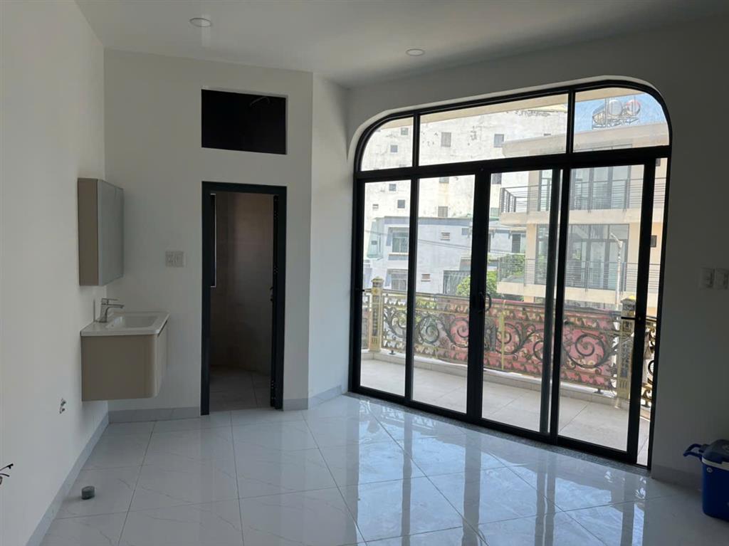 CHO THUÊ MẶT TIỀN GIẢI PHÓNG – GẦN NHÀ GA T1 & T3 – DIỆN TÍCH 200M²
