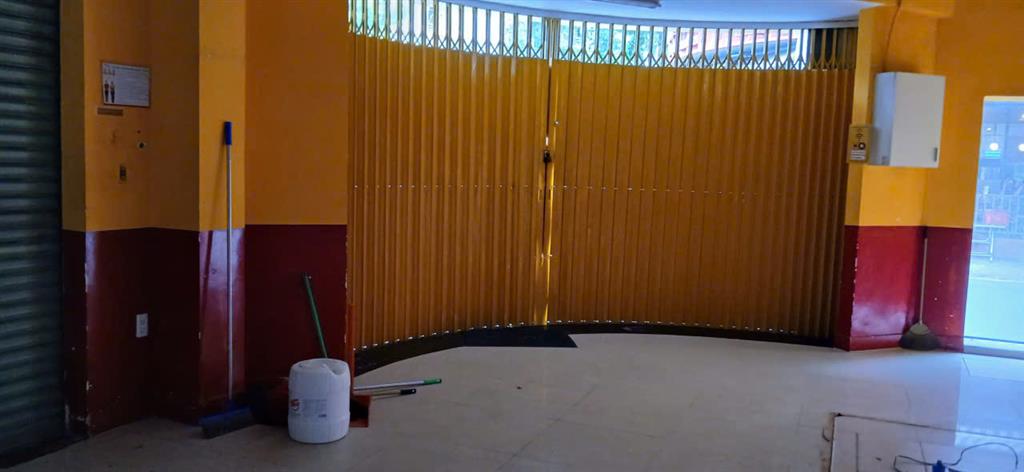 CHO THUÊ NHÀ GÓC 2 MẶT TIỀN NGAY NGÃ TƯ NGUYỄN CHÍ THANH – QUẬN 5