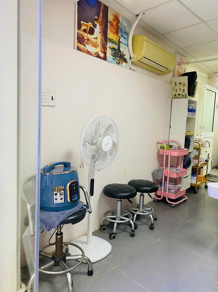 SANG NHƯỢNG TIỆM NAIL – MI – GỘI ĐẦU ĐẦY ĐỦ NỘI THẤT, VÀO KINH DOANH NGAY