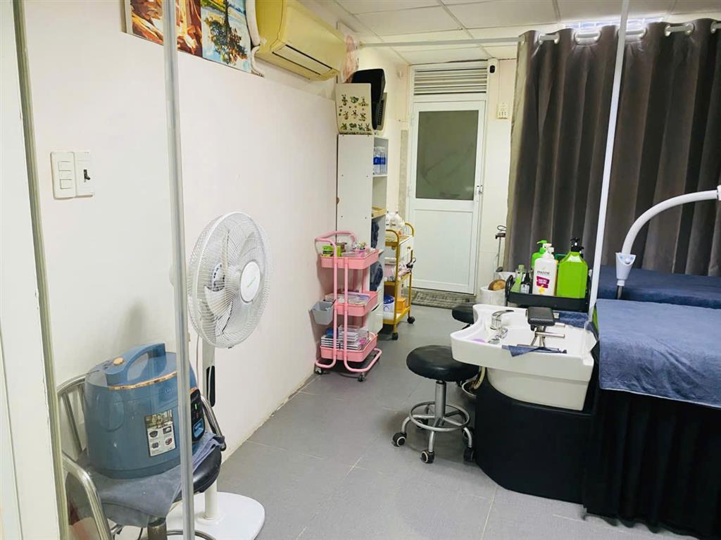 SANG NHƯỢNG TIỆM NAIL – MI – GỘI ĐẦU ĐẦY ĐỦ NỘI THẤT, VÀO KINH DOANH NGAY