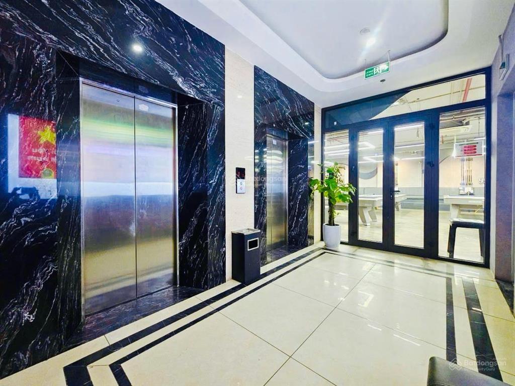 Bán tòa văn phòng cầu giấy. dt 500m, mt 30m, 4 thoáng, 9 tầng, vỉa hè 7m, dòng tiền hơn 12 tỷ/năm