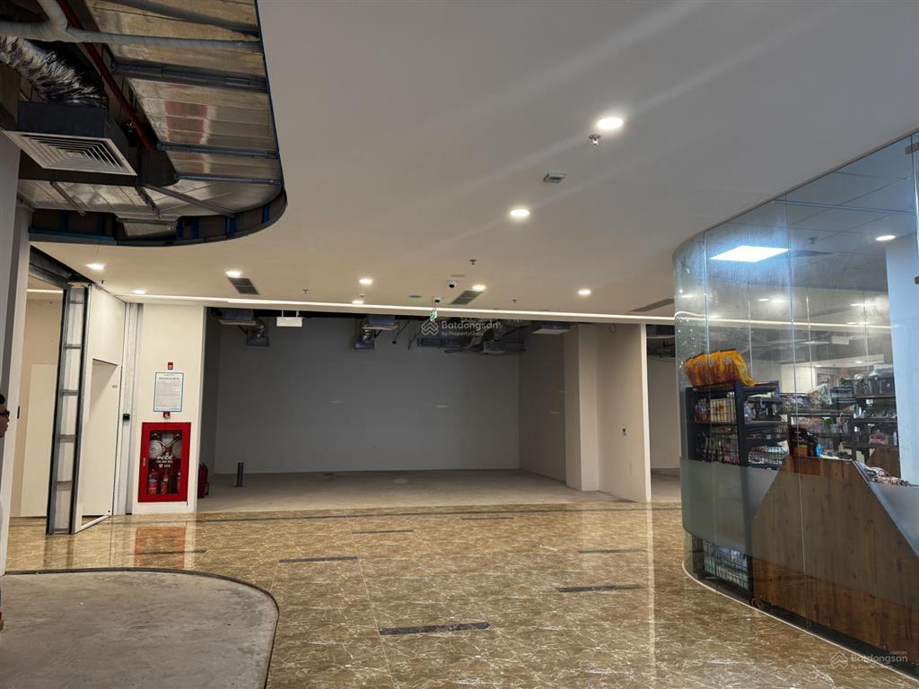 Chính chủ cho thuê sàn thương mại tầng 1 parking zone3 tại vinhomes smart city, 15 triệu vnd, 65 m2