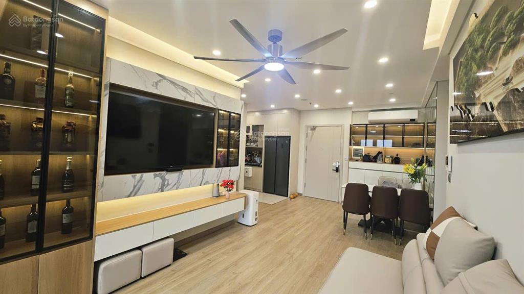 Gấp tháng 4 căn hộ cao cấp 3 phòng ngủ (2pn + 1) full nội thất chỉ xách vali vào ở tại moonlight1