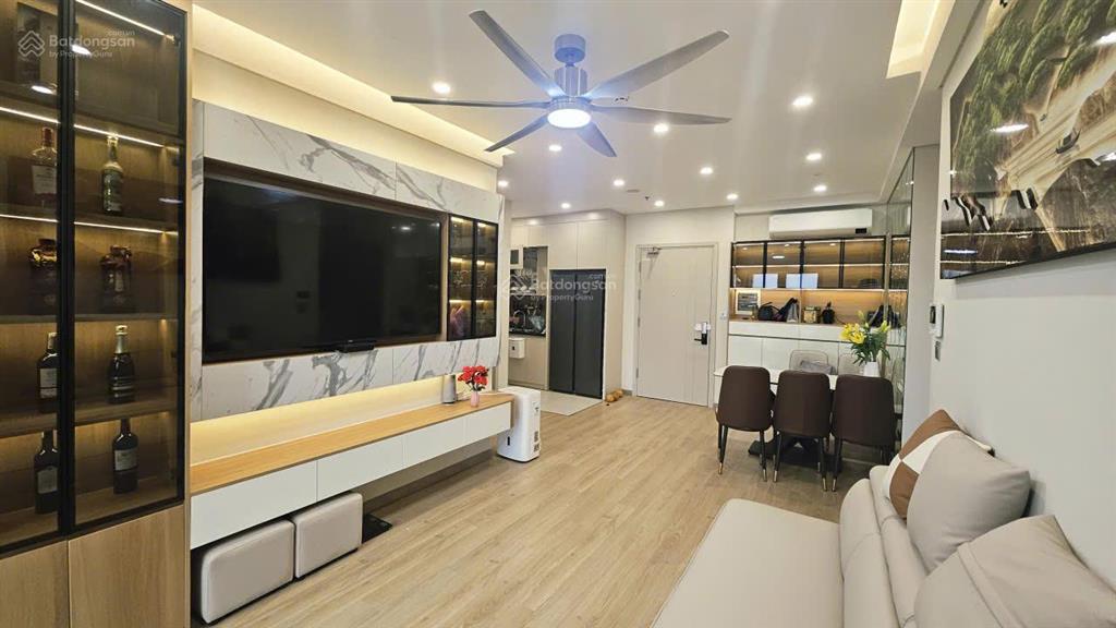 Gấp tháng 4 căn hộ cao cấp 3 phòng ngủ (2pn + 1) full nội thất chỉ xách vali vào ở tại moonlight1