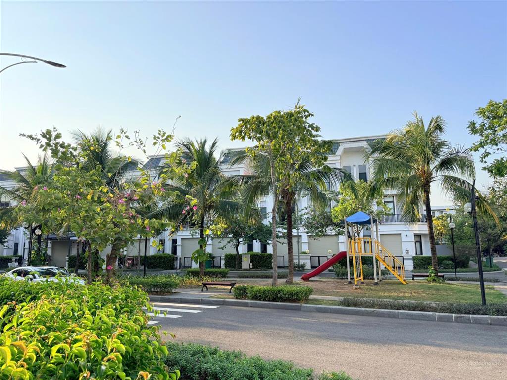 Cần bán gấp căn nhà phố đã hoàn thiện nội thất cơ bản