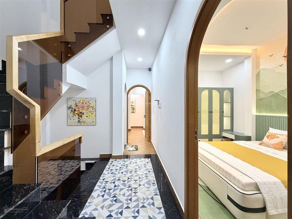 Nhà đẹp nội thất cao cấp, 64m2, (ngang 5.3m), 3 tầng, 3pn. giá nhỉnh 7 đồng