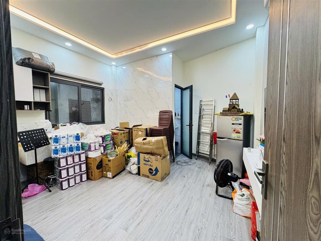 Chủ hạ sốc 700 triệu, ngay khu vip nơ trang long, 4 tầng, 50m², 4pn, 5wc