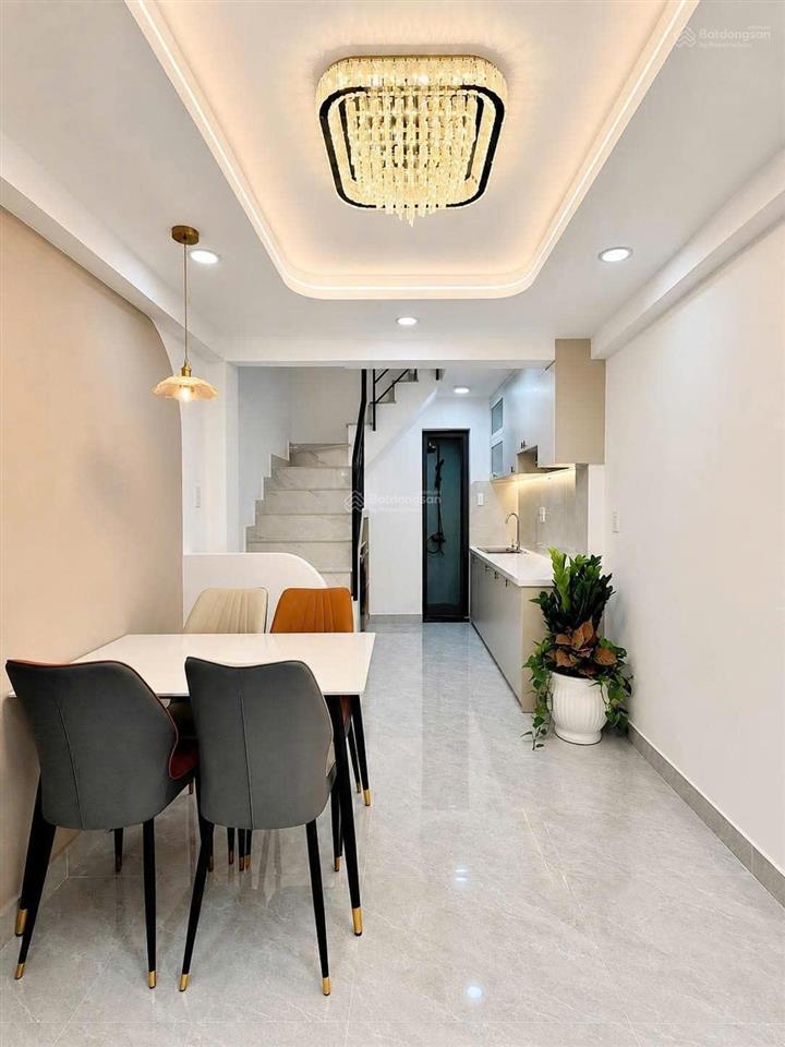 Hẻm xe hơi đến cửa nguyễn kiệm phú nhuận  4 tầng dtsd 100m2 3pn 4wc