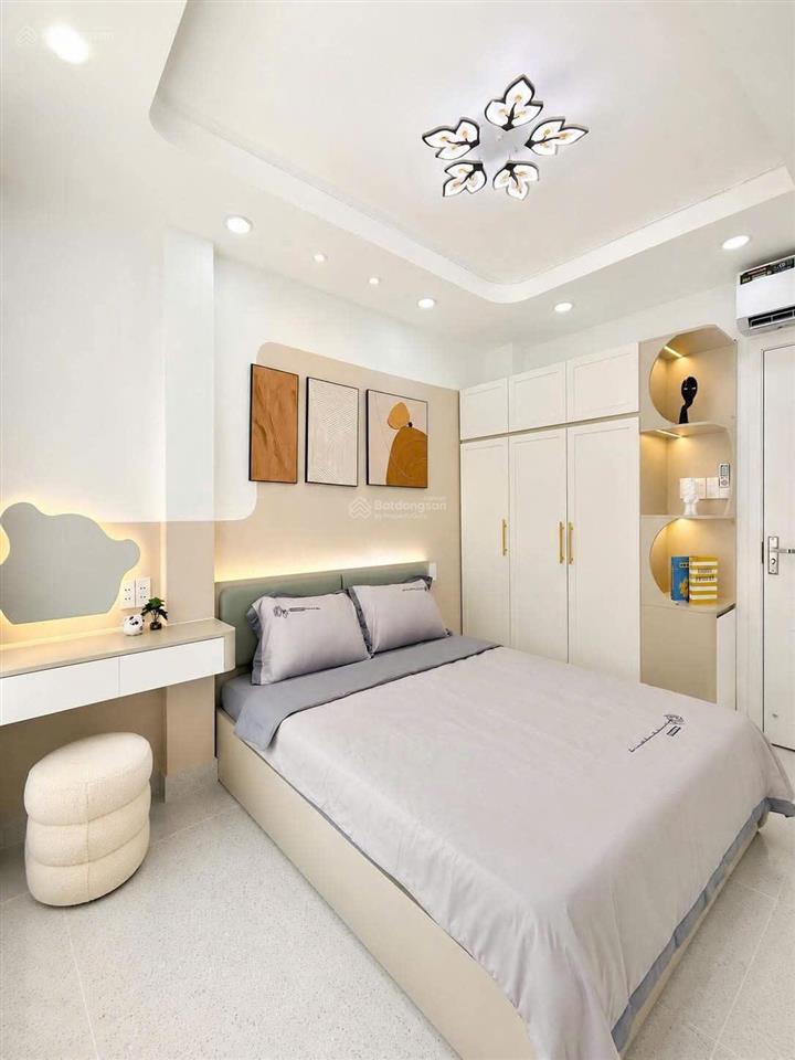 Hẻm xe hơi đến cửa nguyễn kiệm phú nhuận  4 tầng dtsd 100m2 3pn 4wc