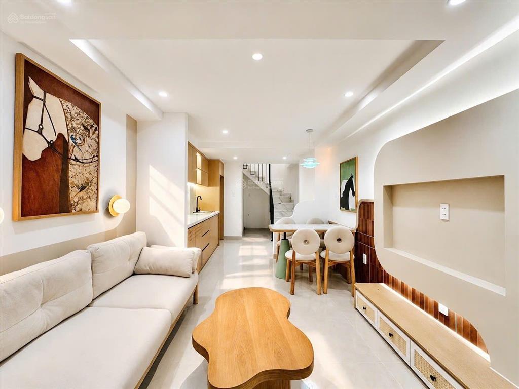 Nhà đẹp  gần khu phan xích long  3 tầng đúc  tặng full nội thất  30m2  3pn  3wc
