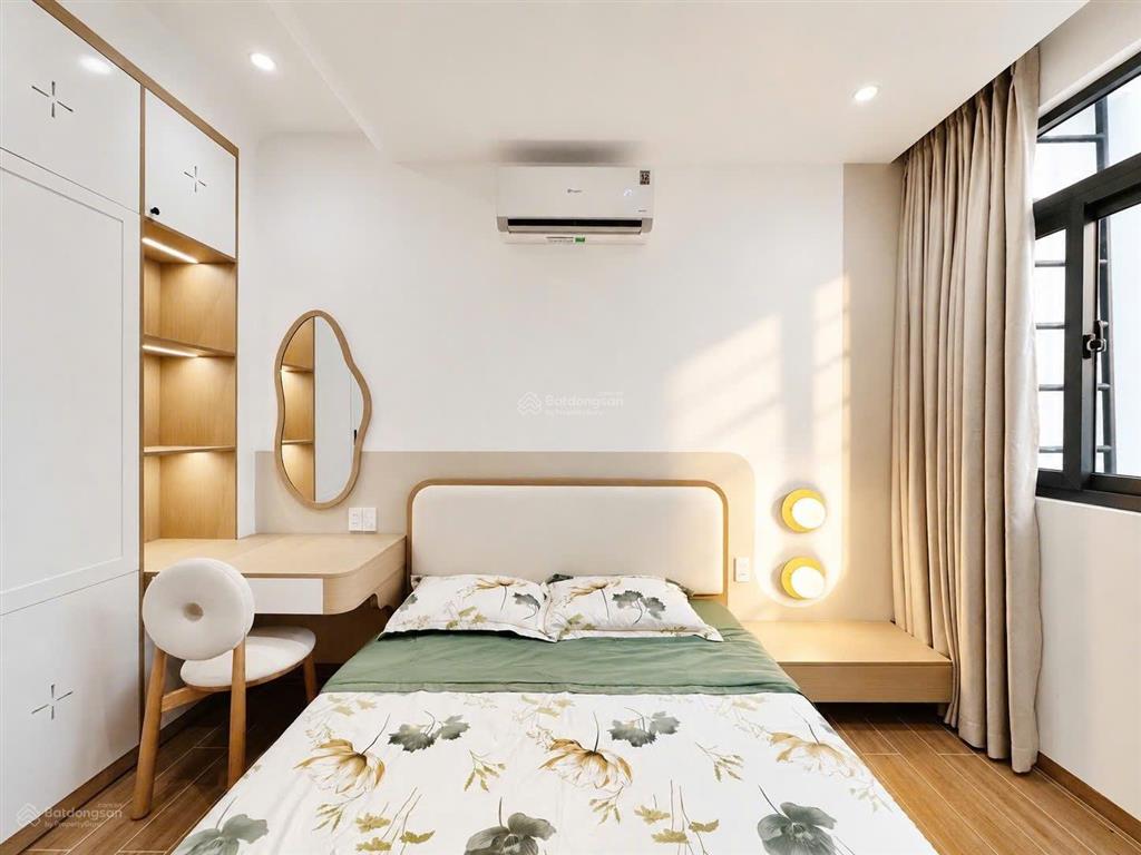 Nhà đẹp  gần khu phan xích long  3 tầng đúc  tặng full nội thất  30m2  3pn  3wc