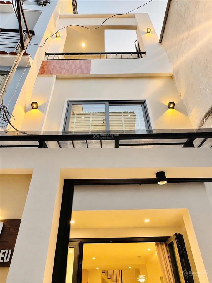 Nhà đẹp  gần khu phan xích long  3 tầng đúc  tặng full nội thất  30m2  3pn  3wc