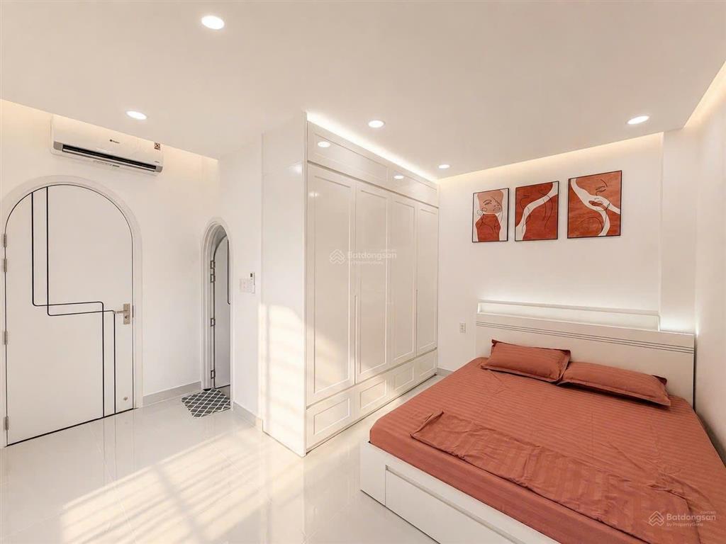 Nhà đẹp  căn góc 2 mặt hẻm xe hơi  ngay thích quảng đức  45m2 (4x11.3), 2 tầng, 3pn, 3wc