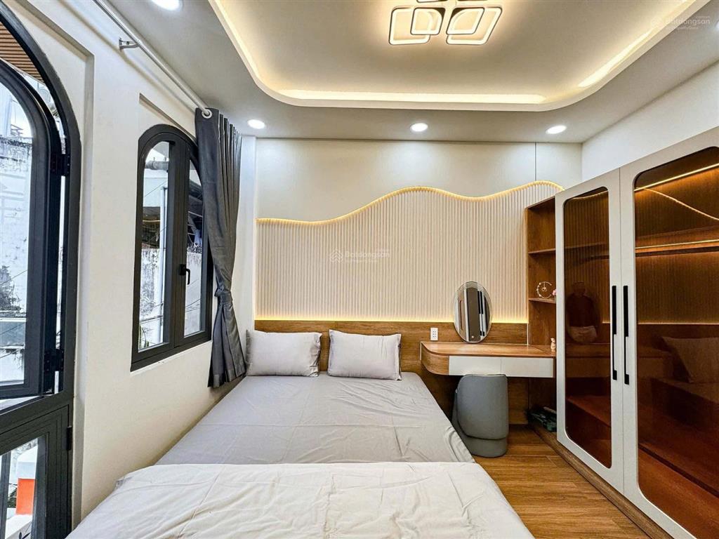 Giảm gấp 300tr  giá mới 8.97 tỷ. nhà đẹp 4 tầng. 6pn. 6wc. gần 40m2. phan tây hồ. phú nhuận