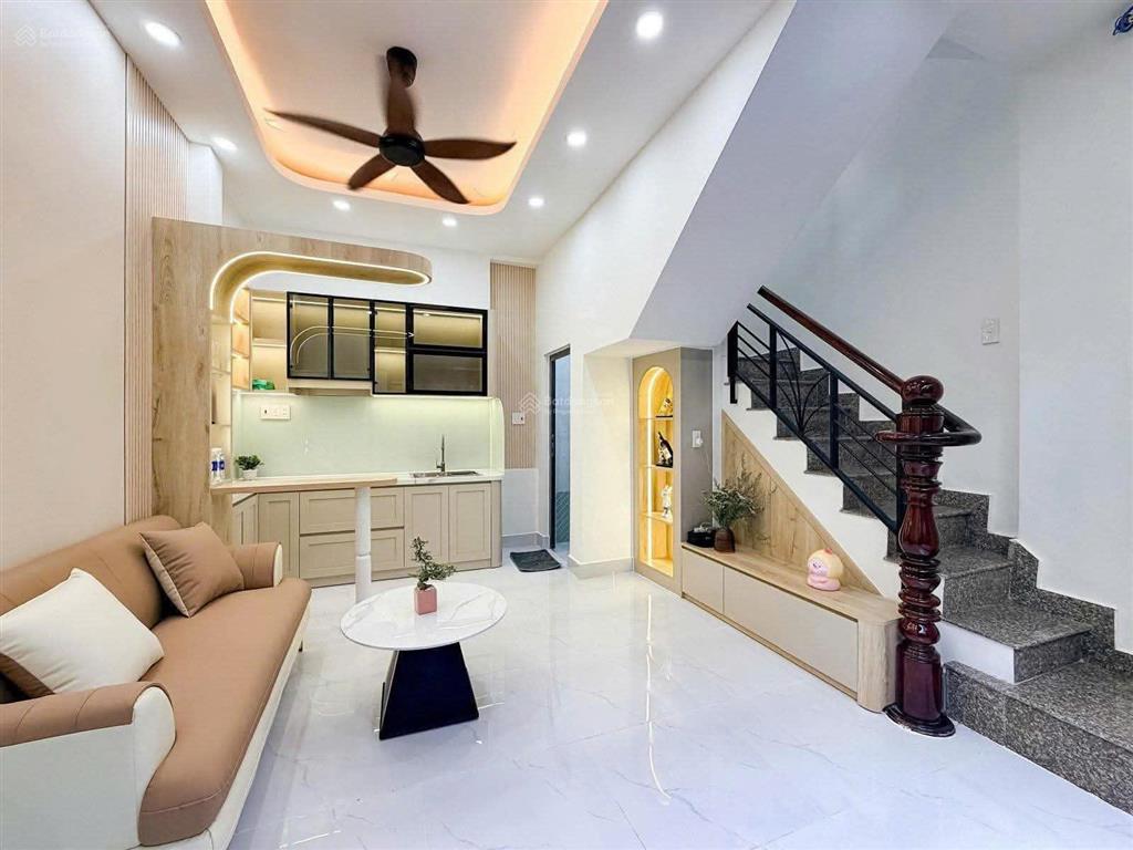 Sát mặt tiền  trần bình trọng, bình thạnh  nhà đẹp 5 tầng  3pn 4wc