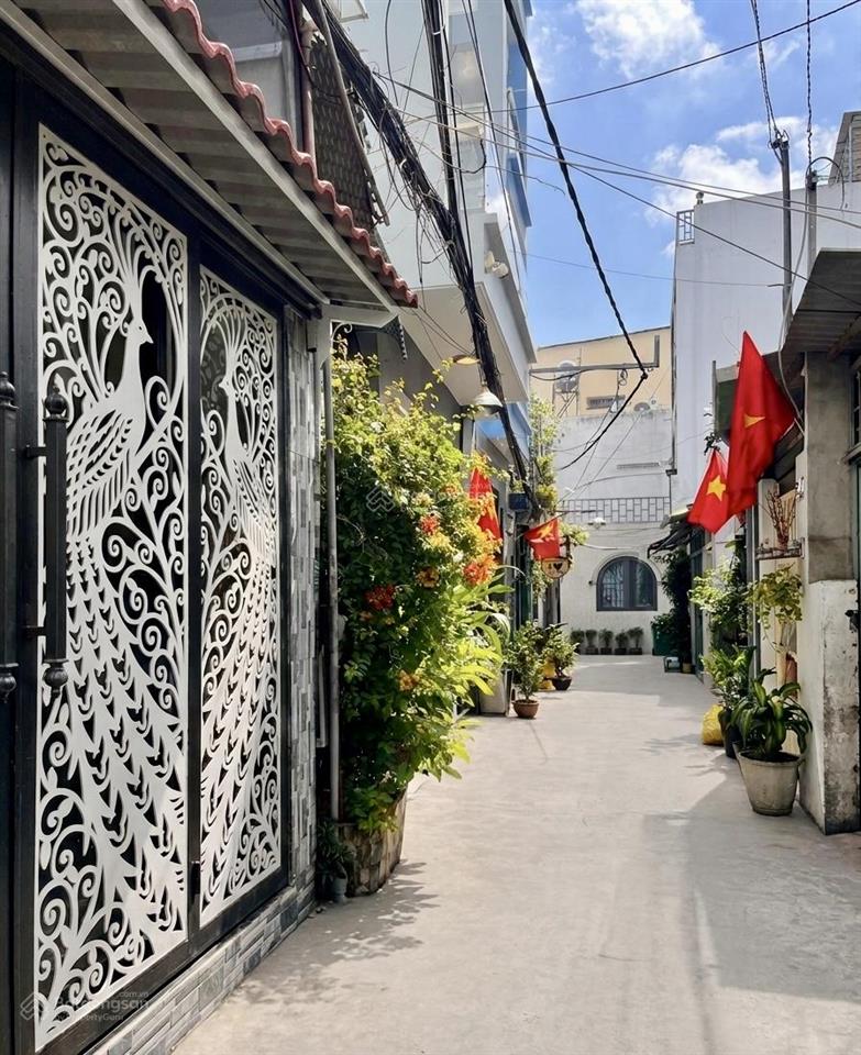 Tổ ấm trong mơ  3 tầng  gần 40m2  đẹp không tỳ vết  sát vách q1,q7  chỉ hơn 5đ