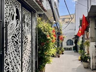 Tổ ấm trong mơ  3 tầng  gần 40m2  đẹp không tỳ vết  sát vách q1,q7  chỉ hơn 5đ