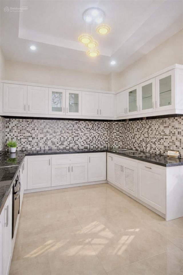 Tổ ấm trong mơ  3 tầng  gần 40m2  đẹp không tỳ vết  sát vách q1,q7  chỉ hơn 5đ