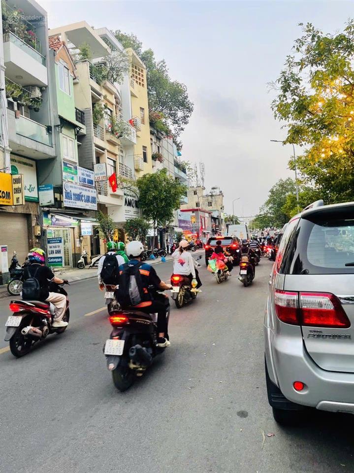 Bán nhà mặt tiền 16c nguyễn văn giai, phường tân định, hcm vị trí kim cương