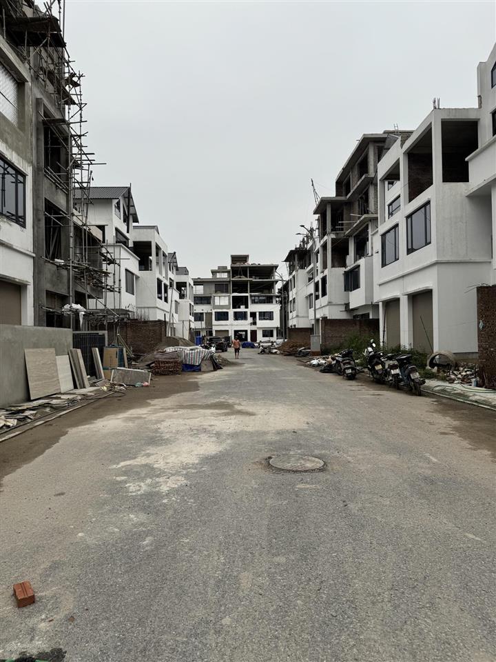 Bán nhanh biệt thự vạn xuân(bca), 180m2x tầng, giá 47 tỷ.  0982 105 ***