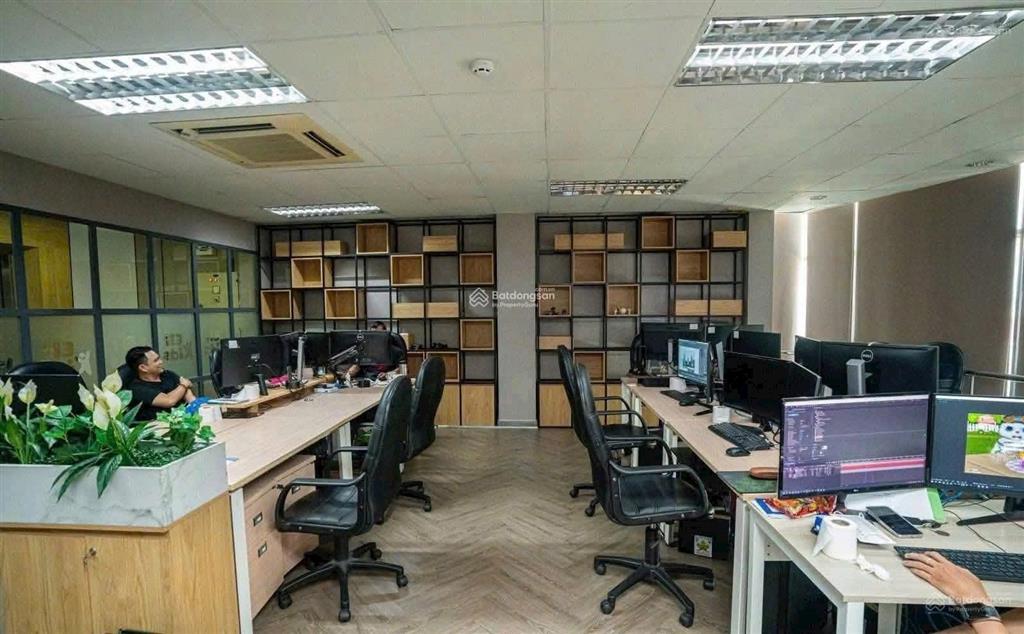 Bán nhà mặt phố nguyễn văn cừ , sổ đỏ 60m2 , xây 65m2 * 7 tầng thang máy , vỉa hè 7m thông sàn