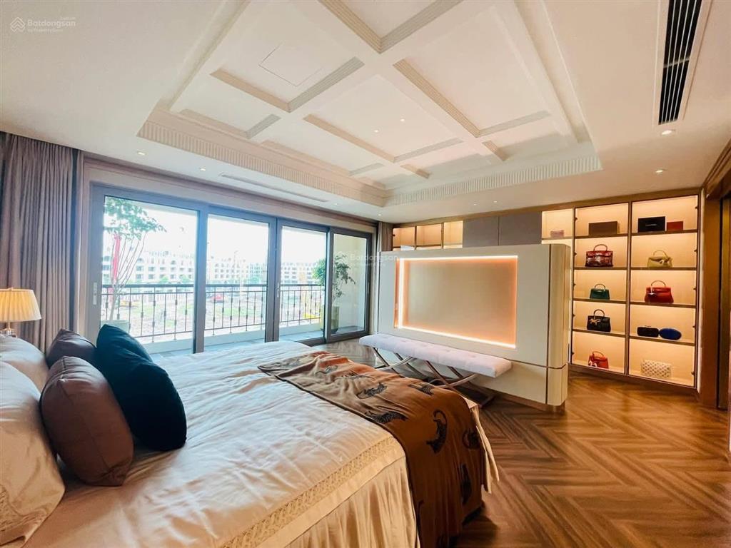 Bán nhà phố nguyễn sơn , dt 75m2 * nhà 7 tầng thang máy full nội thất , ngõ rộng 7m , gara 2 xe oto