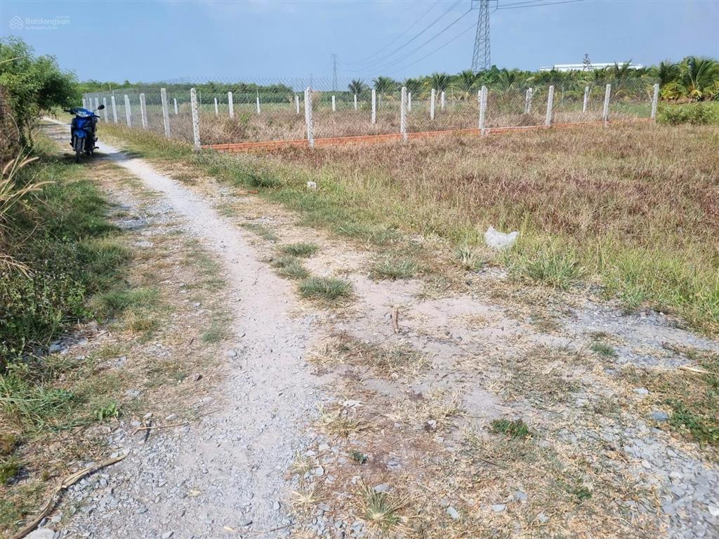 Đất thổ cư gần khu công nghiệp phước đông. 2 mặt tiền. 6xxtr