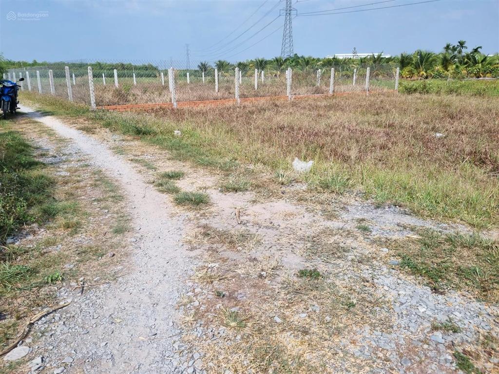 Đất thổ cư gần khu công nghiệp phước đông. 2 mặt tiền. 6xxtr