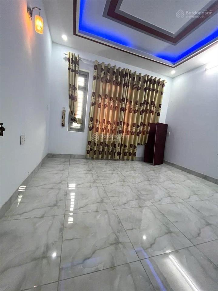 Chủ gấp bán giảm mạnh 300 triệu nhà đẹp bùi văn ngữ đường rộng 9m vào ở ngay