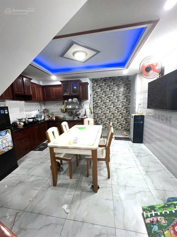 Chủ gấp bán giảm mạnh 300 triệu nhà đẹp bùi văn ngữ đường rộng 9m vào ở ngay