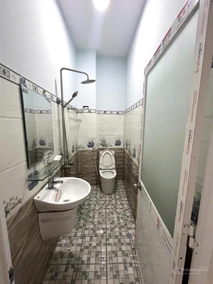 Chủ gấp bán giảm mạnh 300 triệu nhà đẹp bùi văn ngữ đường rộng 9m vào ở ngay
