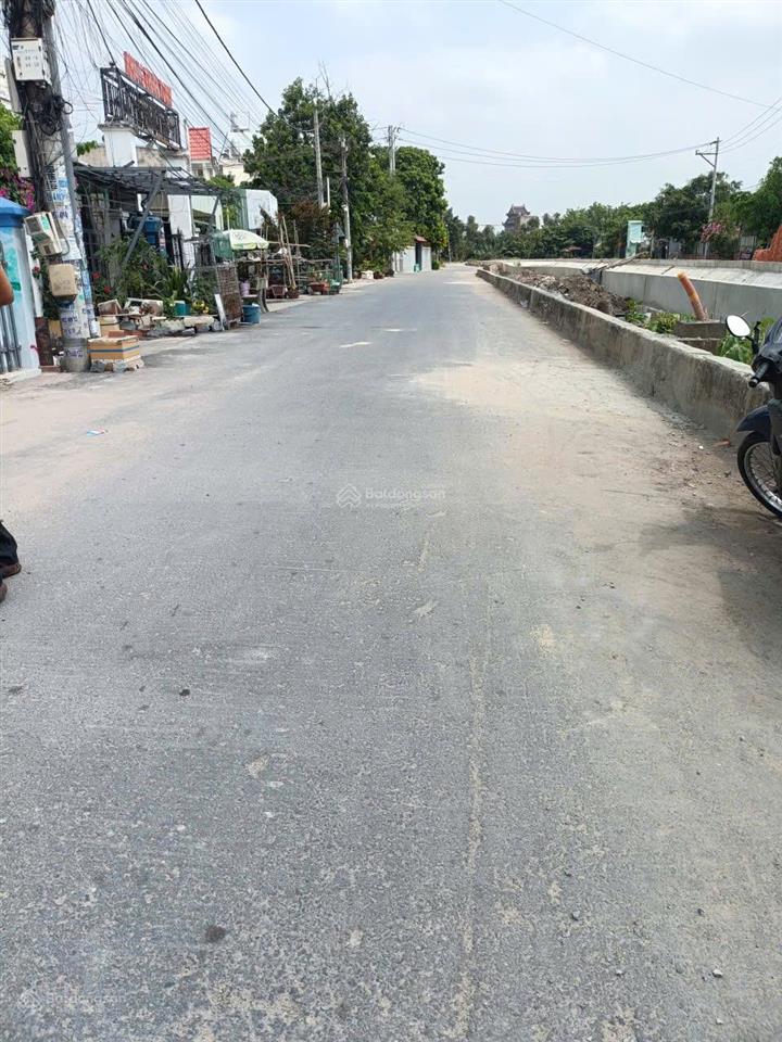 Bán lô đất đẹp 4,4tỷ đã lên full thổ  đối diện bở kênh thoáng mát  đường trường trạm đầy đủ