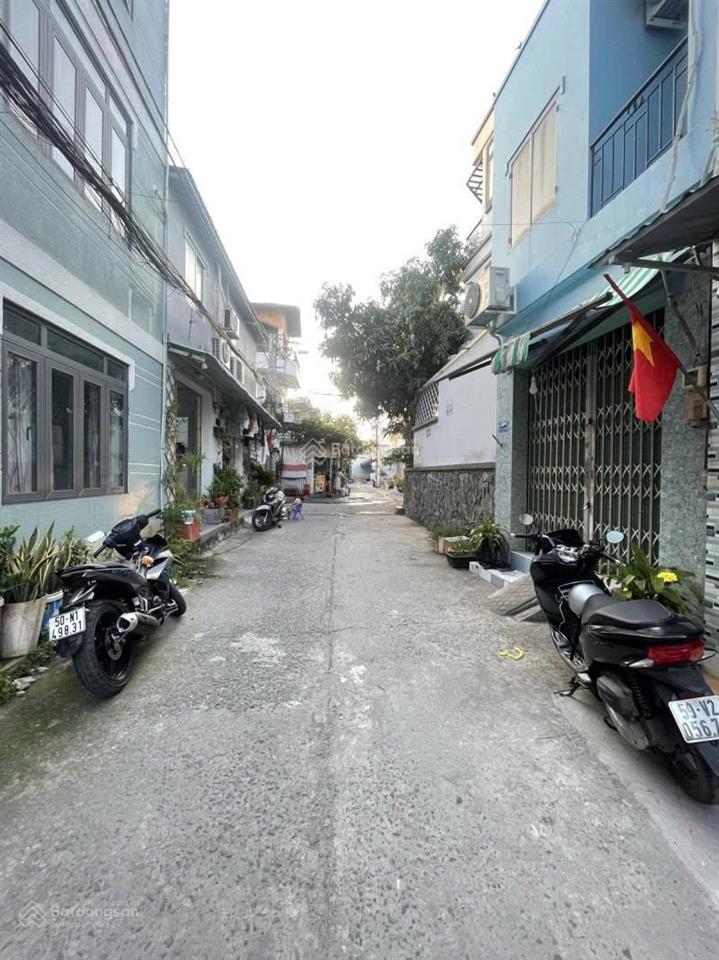 Bán hiện trạng nhà 2 tầng  gần như đầy đủ nội thất  hẻm xe hơi  giá 3.4t thương lượng