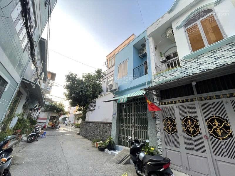 Bán hiện trạng nhà 2 tầng  gần như đầy đủ nội thất  hẻm xe hơi  giá 3.4t thương lượng