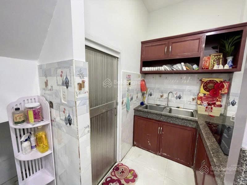 Bán hiện trạng nhà 2 tầng  gần như đầy đủ nội thất  hẻm xe hơi  giá 3.4t thương lượng