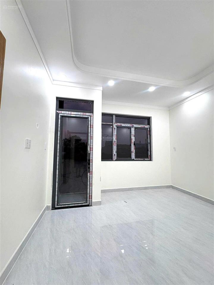 Nhà đẹp mới xây xong, hoàn công đủ  giá 4.48 tỷ nở hậu  sát chợ hiệp thành