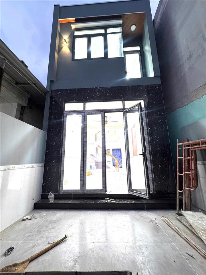 Nhà đẹp mới xây xong, hoàn công đủ  giá 4.48 tỷ nở hậu  sát chợ hiệp thành