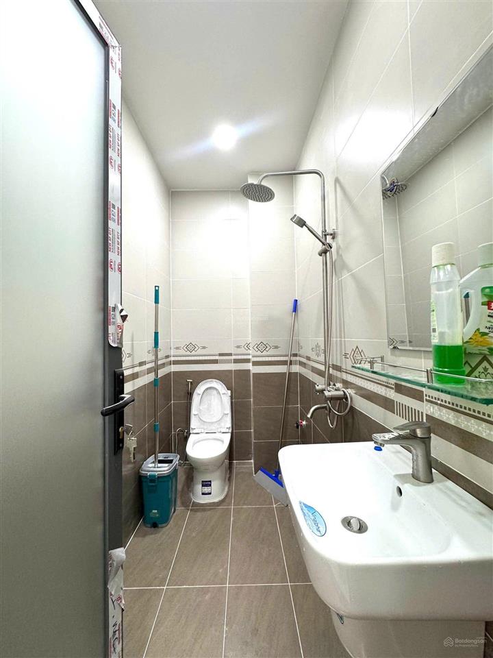 Nhà đẹp mới xây xong, hoàn công đủ  giá 4.48 tỷ nở hậu  sát chợ hiệp thành