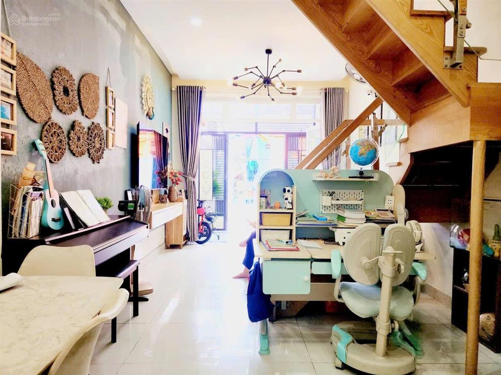 Mới đẹp ở ngay  hoàn công đầy đủ  nhà 2 tầng  hẻm xe hơi 4.5m  3.95t bớt lộc