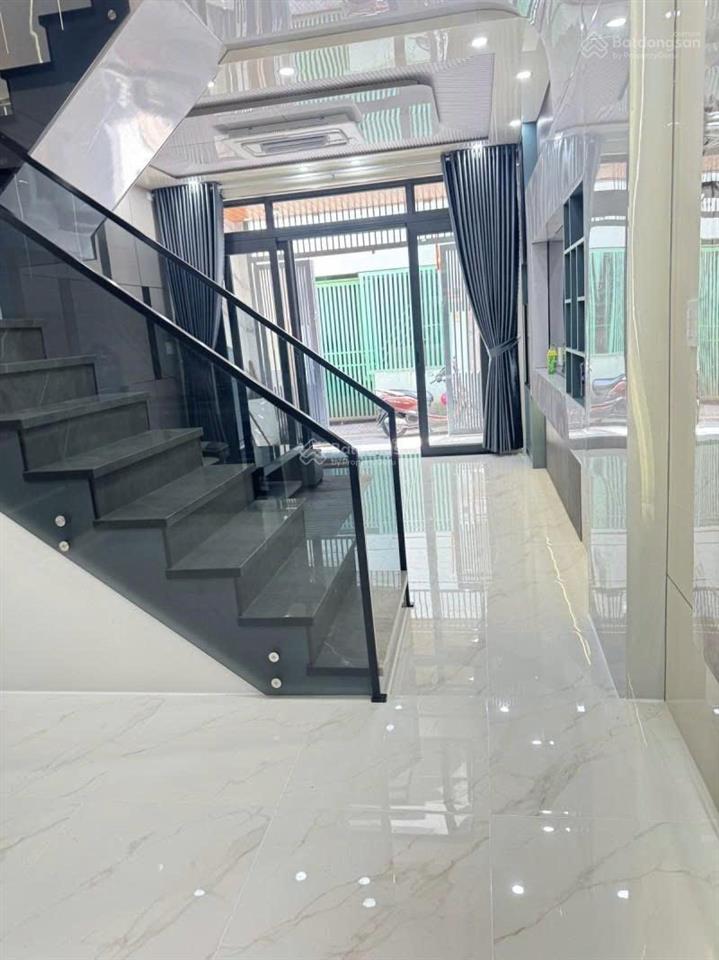Giảm sâu 400tr còn 4.9t  nhà mới, chủ tặng full nội thất cho khách  2 phút ra siêu thị mega