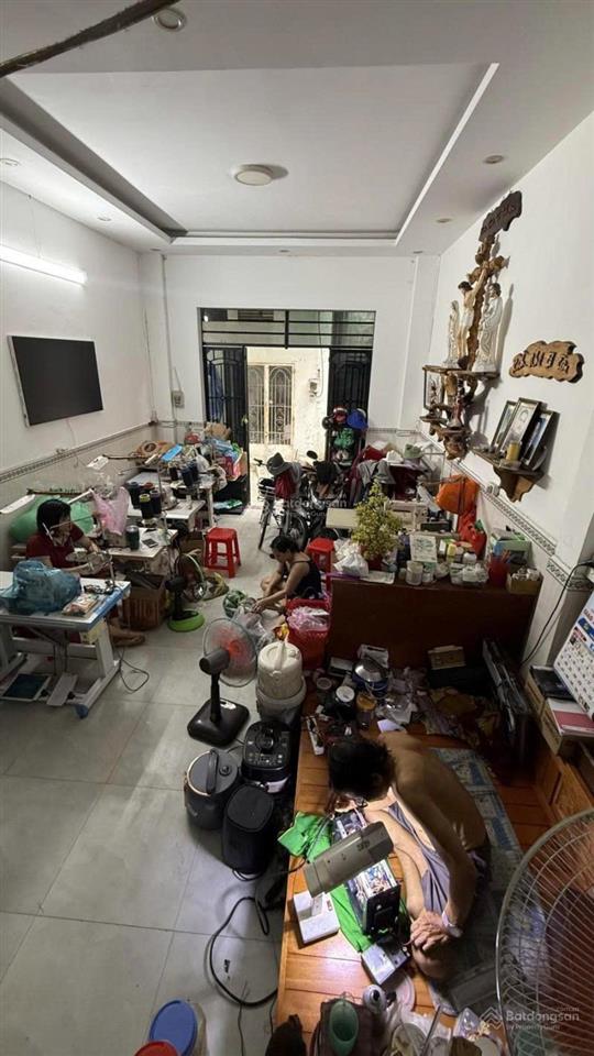 Nhà đẹp 2 tầng đúc btct kiên cố  cách mặt tiền tô ký 100m  đi bộ ra chợ tân chánh hiệp  3.2t tl