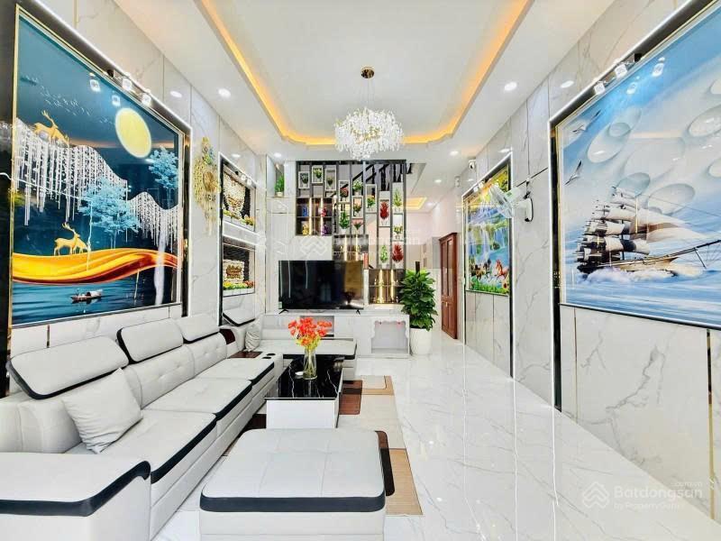 Nhà 2 tầng mới tinh  tặng nội thất đầy đủ  hẻm sạch 1 trục xe hơi đỗ tận cửa  giá chỉ 4.85t