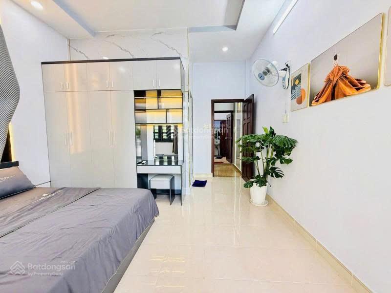 Nhà 2 tầng mới tinh  tặng nội thất đầy đủ  hẻm sạch 1 trục xe hơi đỗ tận cửa  giá chỉ 4.85t